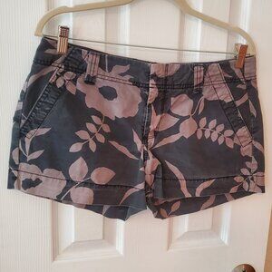 Old Navy Dark/Light Grey Floral Shorts - Size 8